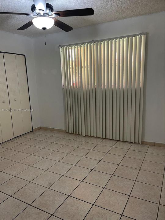 Activo con contrato: $199,999 (2 camas, 1 baños, 998 Pies cuadrados)