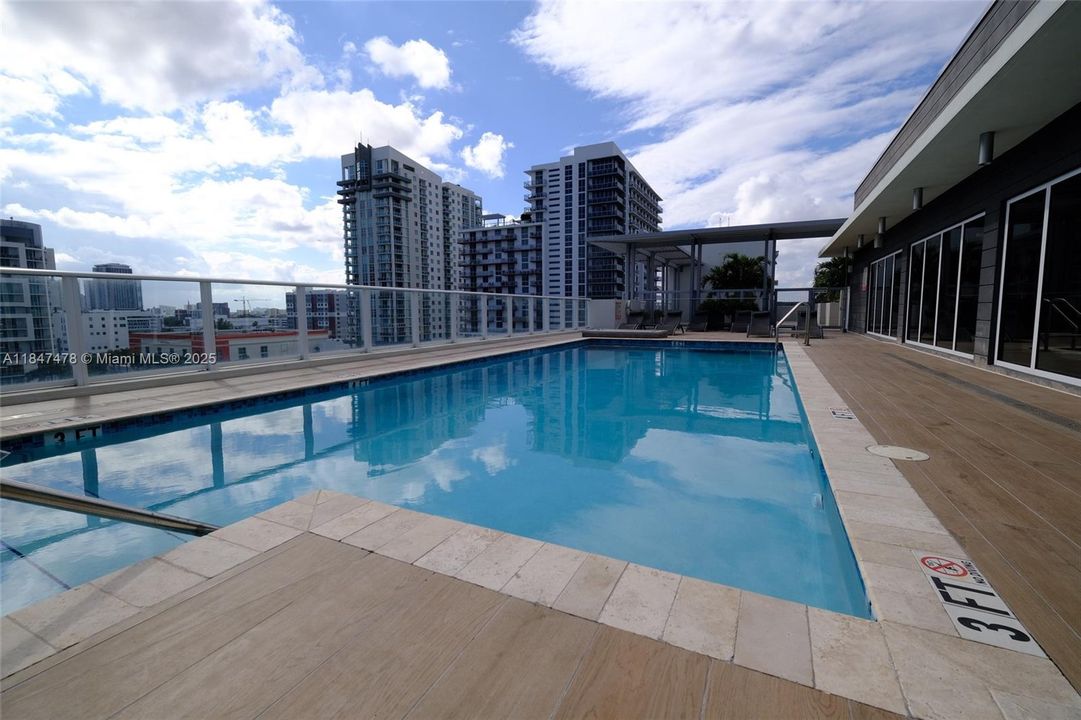 На продажу: $355,000 (1 спален, 1 ванн, 560 Квадратных фут)