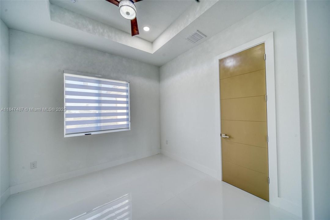 最近售出: $629,000 (4 贝兹, 3 浴室, 1931 平方英尺)