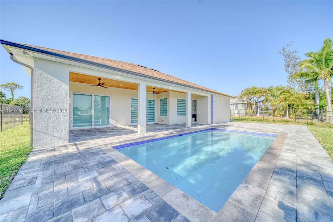 最近售出: $629,000 (4 贝兹, 3 浴室, 1931 平方英尺)