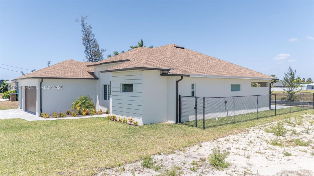 最近售出: $629,000 (4 贝兹, 3 浴室, 1931 平方英尺)