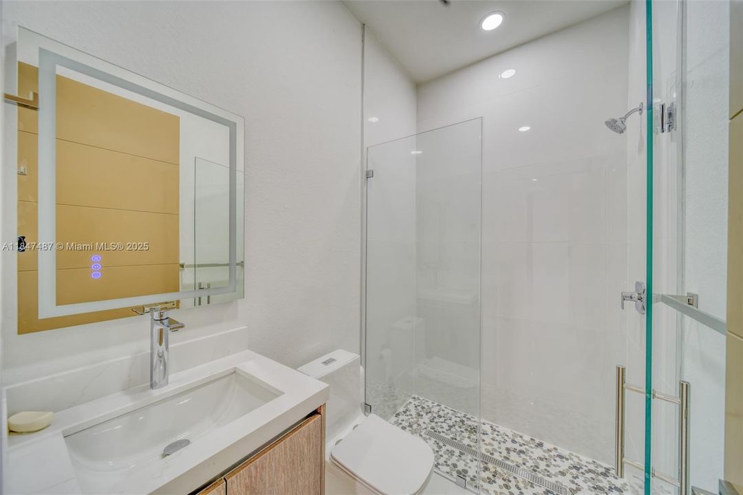 最近售出: $629,000 (4 贝兹, 3 浴室, 1931 平方英尺)