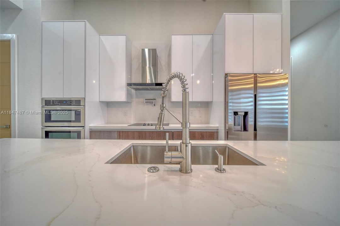 最近售出: $629,000 (4 贝兹, 3 浴室, 1931 平方英尺)