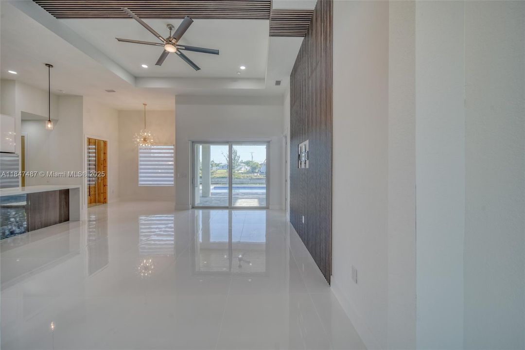 最近售出: $629,000 (4 贝兹, 3 浴室, 1931 平方英尺)