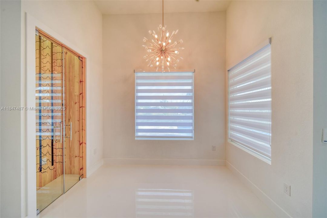 最近售出: $629,000 (4 贝兹, 3 浴室, 1931 平方英尺)