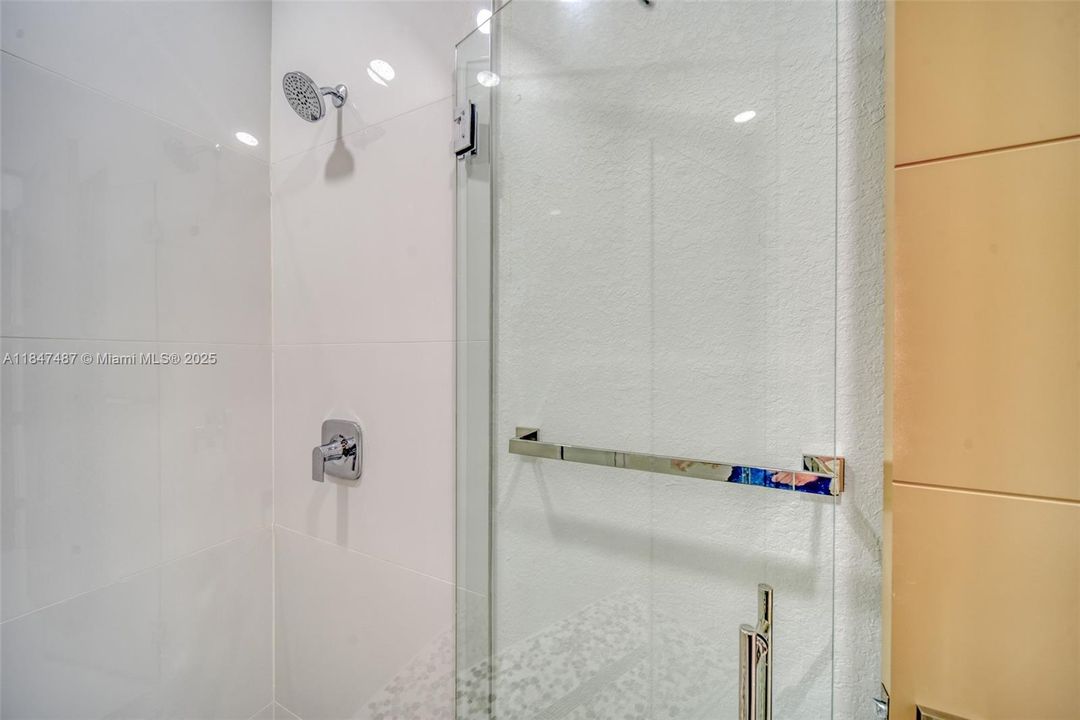 最近售出: $629,000 (4 贝兹, 3 浴室, 1931 平方英尺)