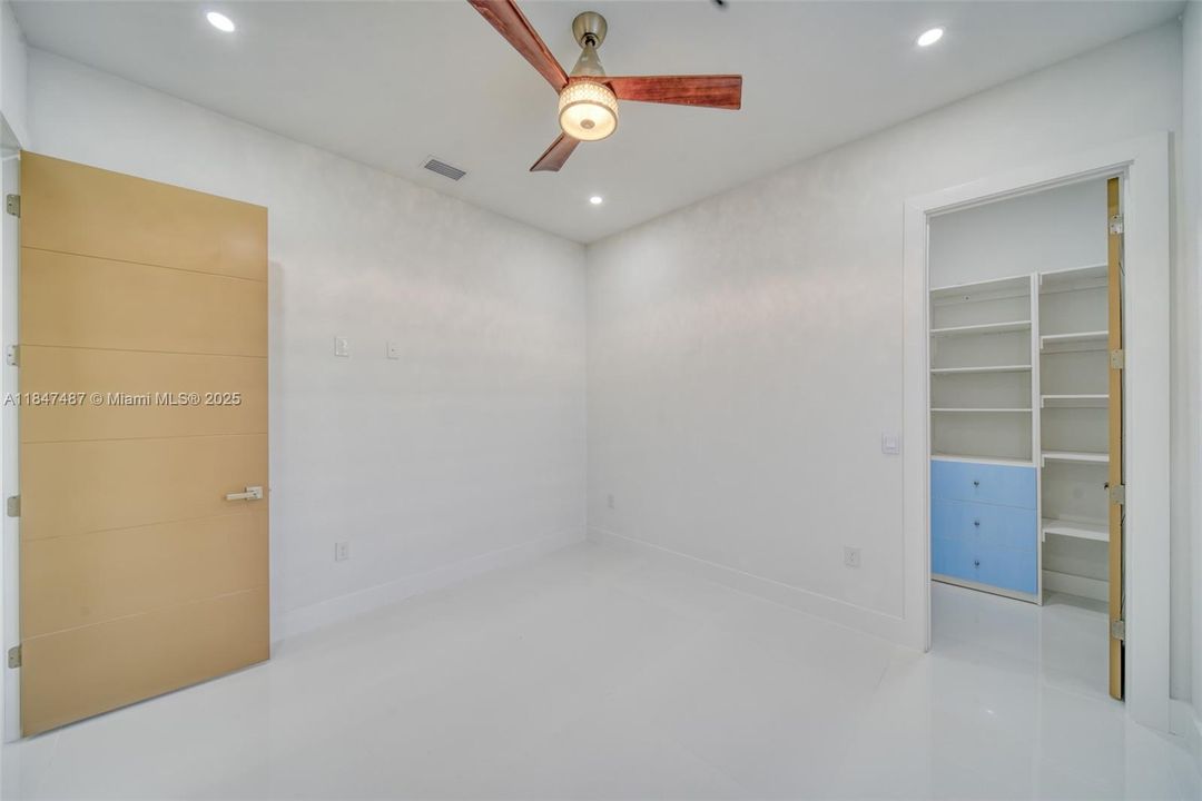 最近售出: $629,000 (4 贝兹, 3 浴室, 1931 平方英尺)