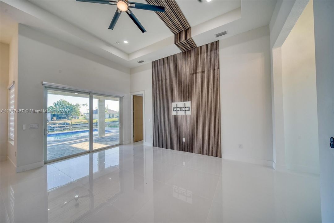 最近售出: $629,000 (4 贝兹, 3 浴室, 1931 平方英尺)