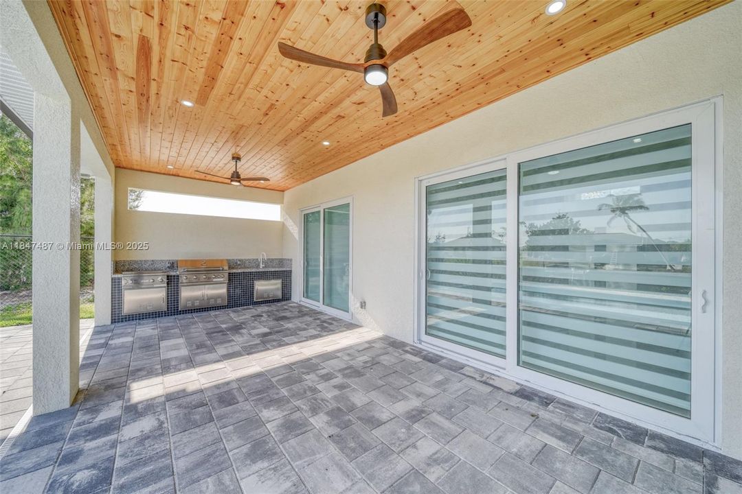 最近售出: $629,000 (4 贝兹, 3 浴室, 1931 平方英尺)