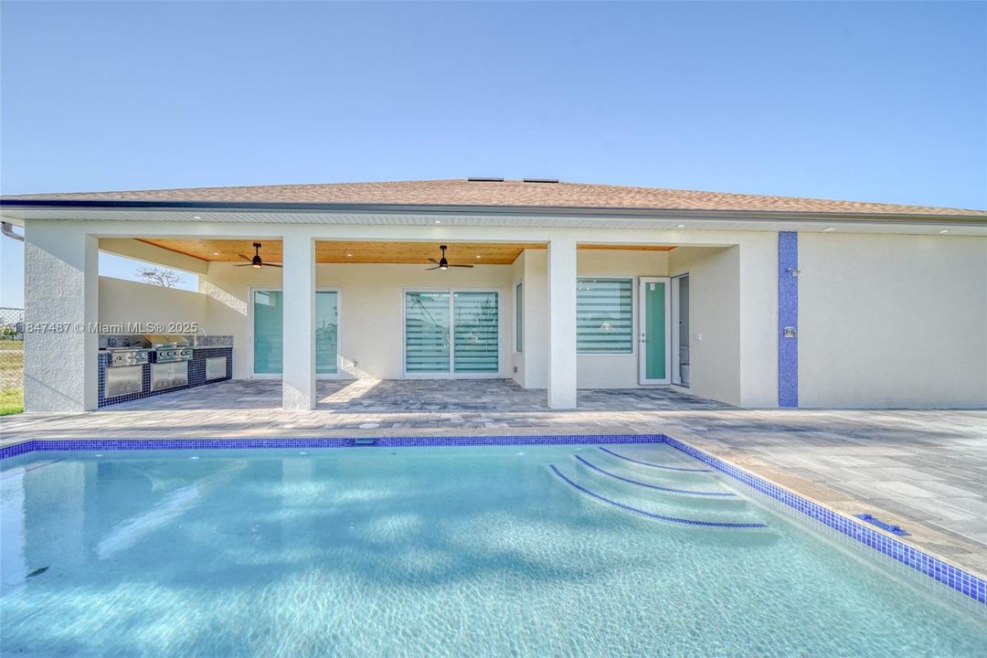 最近售出: $629,000 (4 贝兹, 3 浴室, 1931 平方英尺)