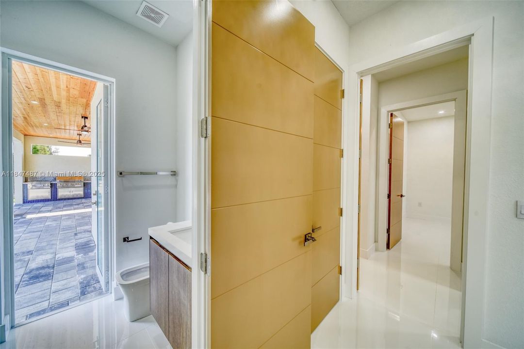 最近售出: $629,000 (4 贝兹, 3 浴室, 1931 平方英尺)