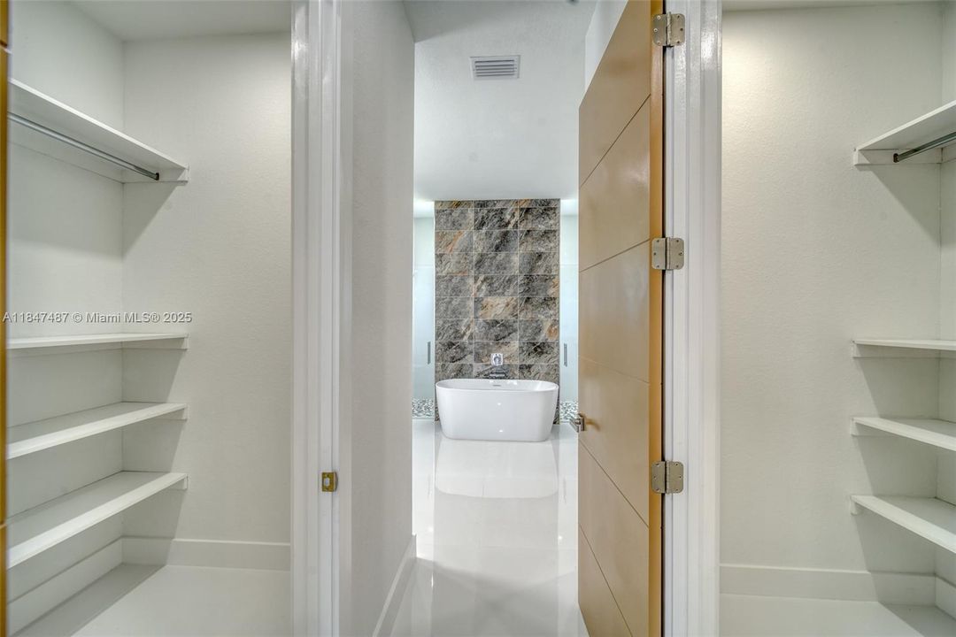 最近售出: $629,000 (4 贝兹, 3 浴室, 1931 平方英尺)