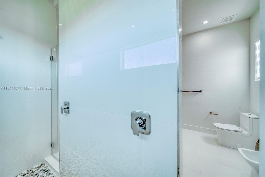 最近售出: $629,000 (4 贝兹, 3 浴室, 1931 平方英尺)