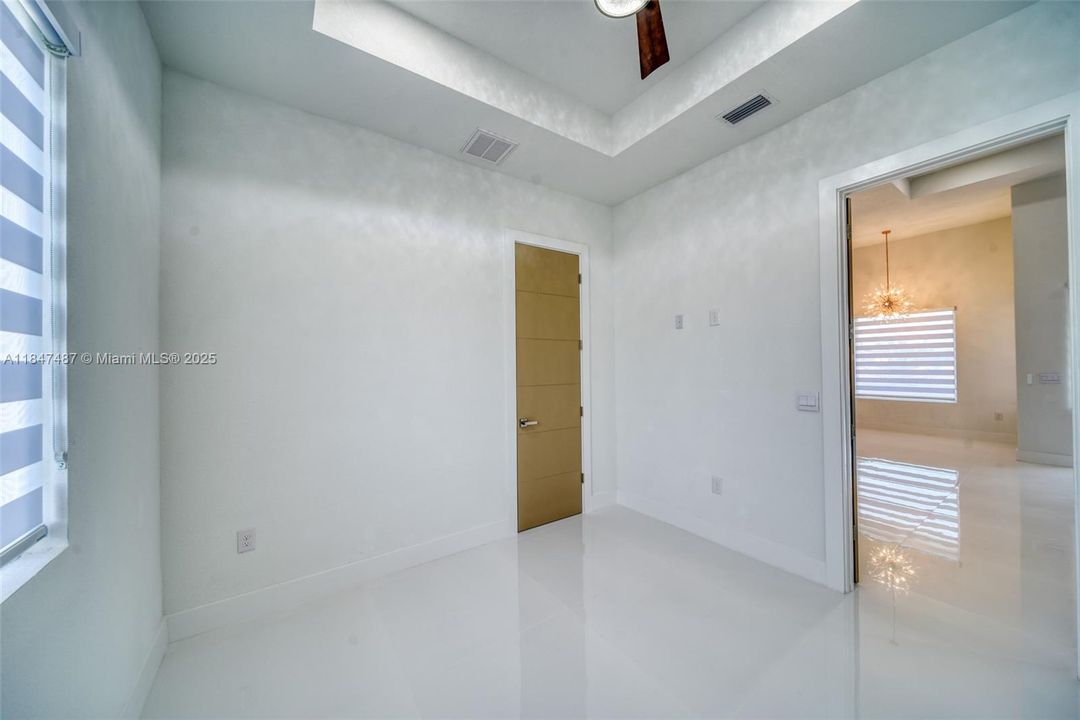 最近售出: $629,000 (4 贝兹, 3 浴室, 1931 平方英尺)