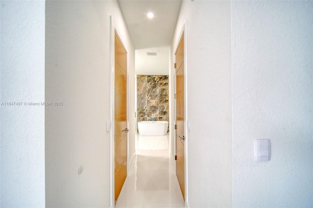 最近售出: $629,000 (4 贝兹, 3 浴室, 1931 平方英尺)