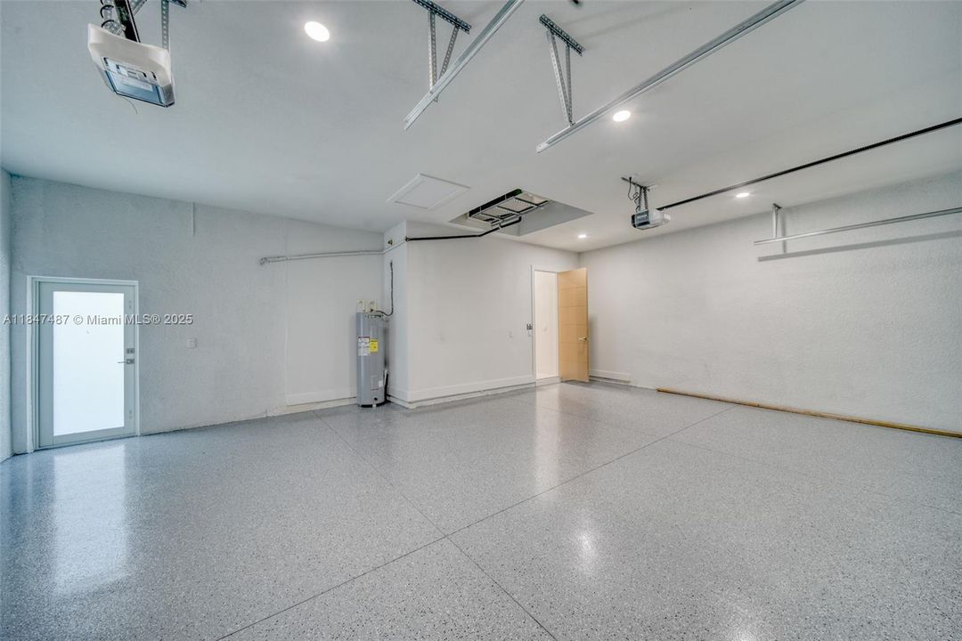 最近售出: $629,000 (4 贝兹, 3 浴室, 1931 平方英尺)