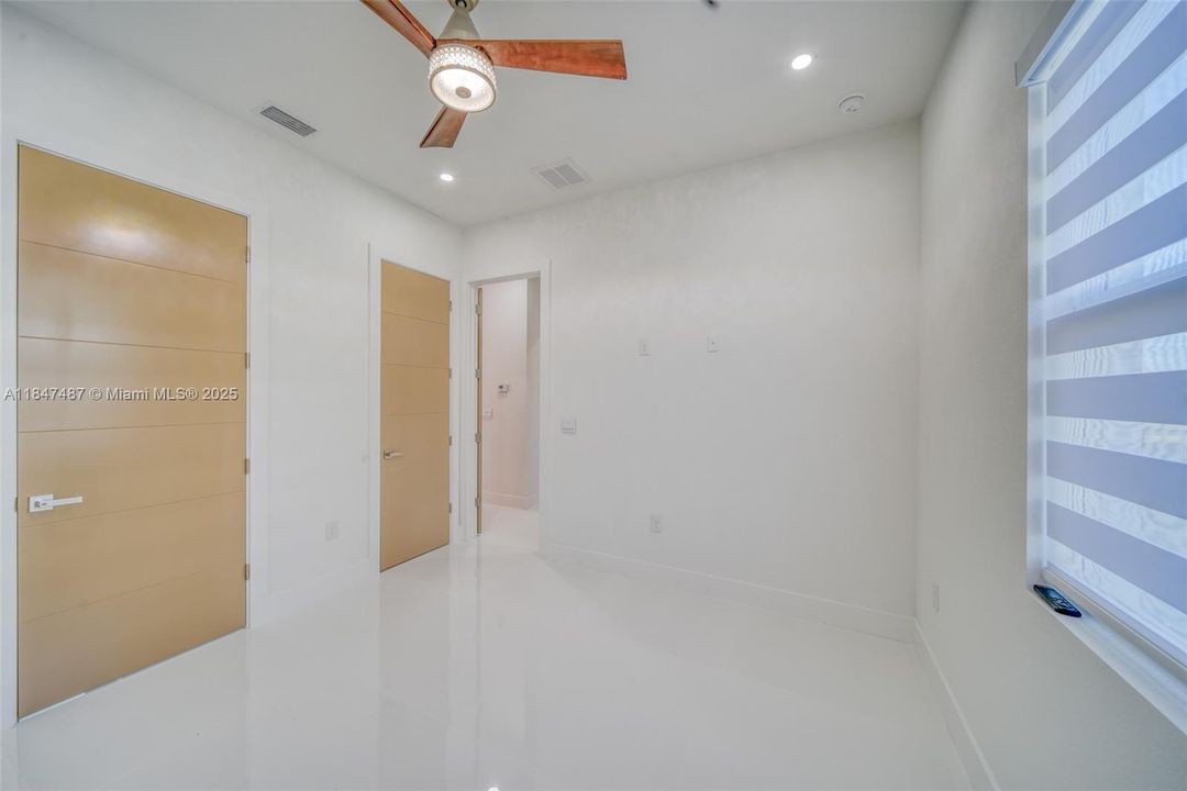 最近售出: $629,000 (4 贝兹, 3 浴室, 1931 平方英尺)