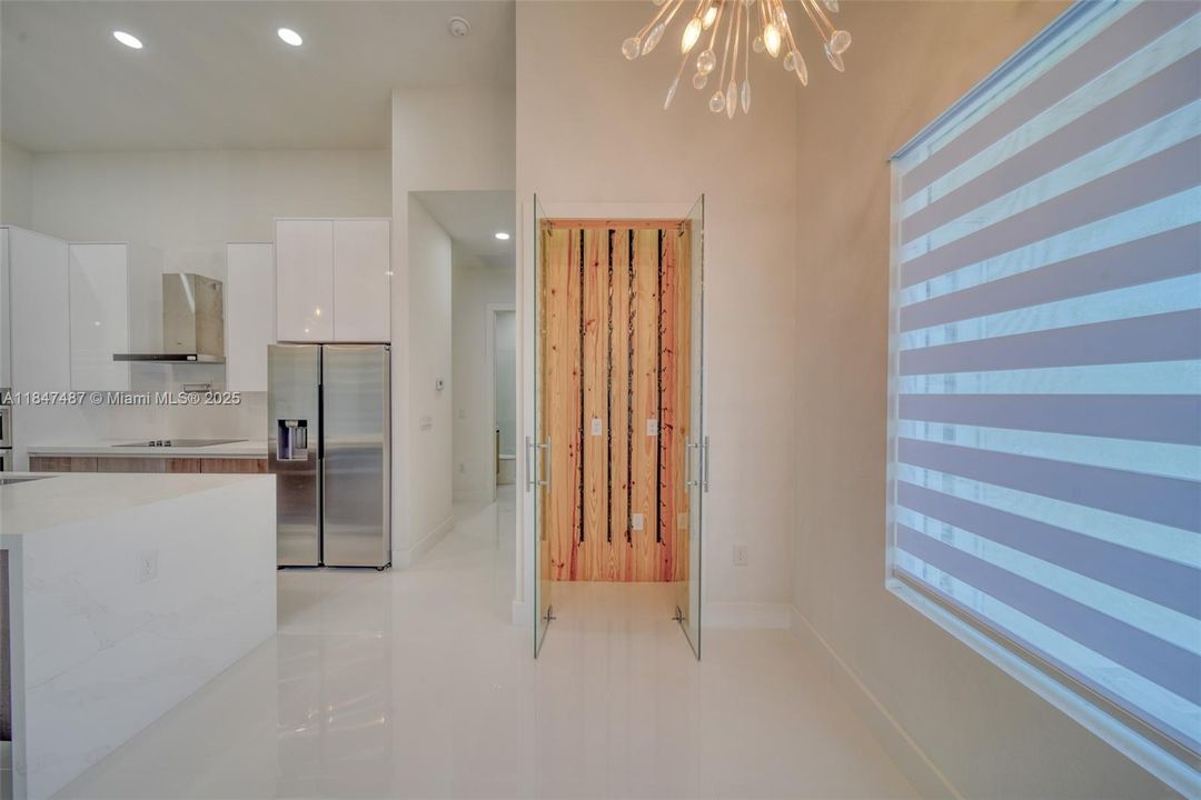 最近售出: $629,000 (4 贝兹, 3 浴室, 1931 平方英尺)