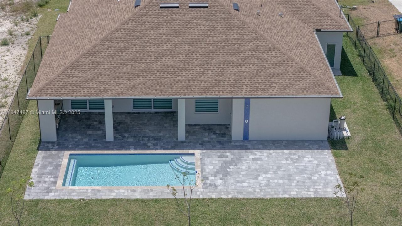 最近售出: $629,000 (4 贝兹, 3 浴室, 1931 平方英尺)