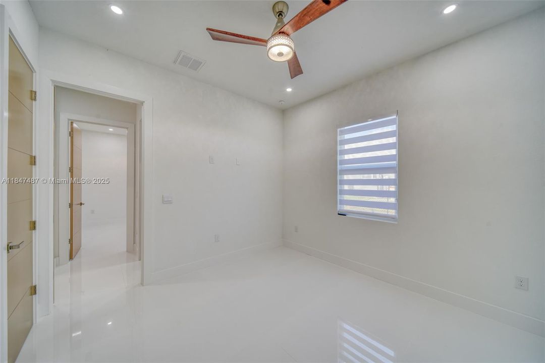 最近售出: $629,000 (4 贝兹, 3 浴室, 1931 平方英尺)