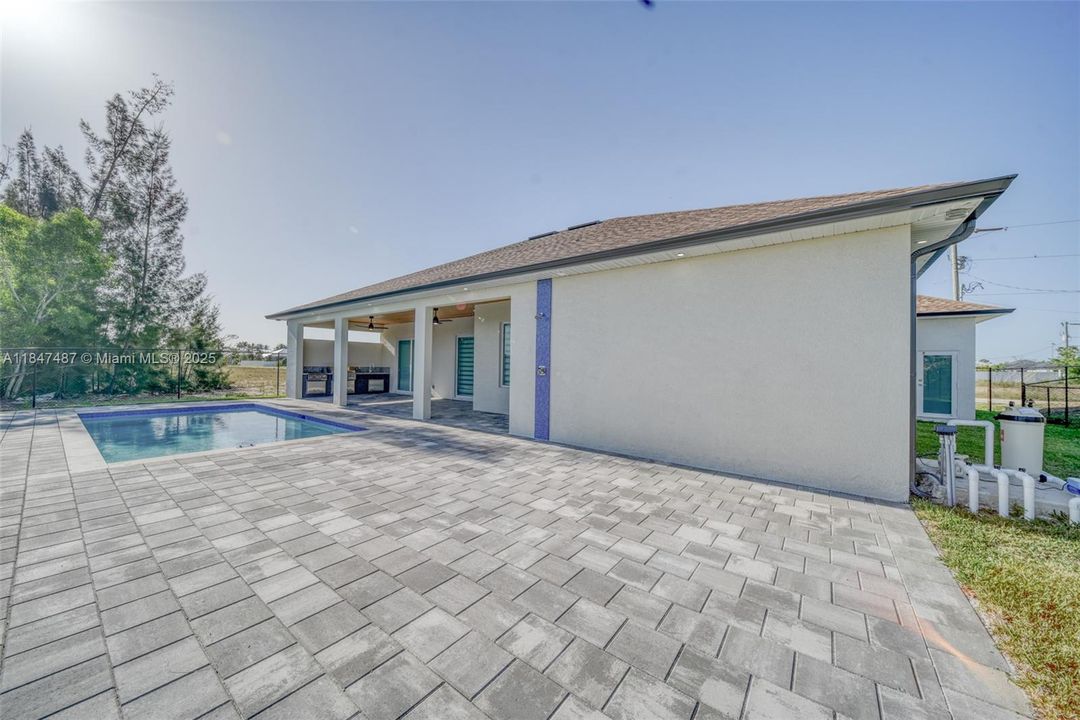 最近售出: $629,000 (4 贝兹, 3 浴室, 1931 平方英尺)