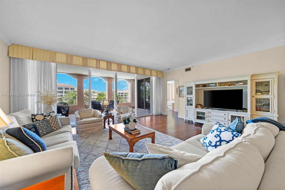 For Sale: $1,845,000 (2 beds, 2 baths, 2060 Square Feet)