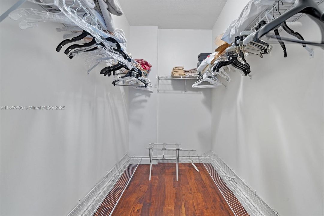 For Sale: $1,845,000 (2 beds, 2 baths, 2060 Square Feet)