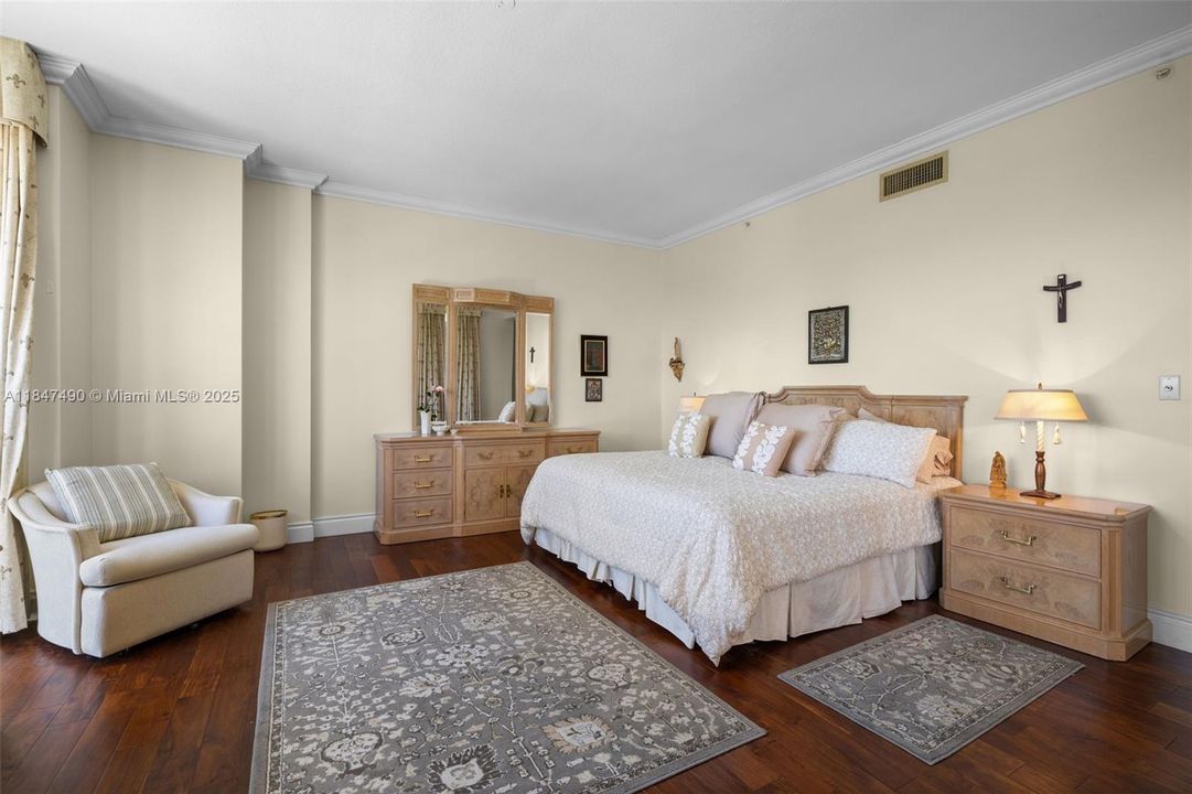 For Sale: $1,845,000 (2 beds, 2 baths, 2060 Square Feet)