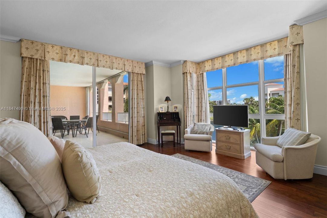 For Sale: $1,845,000 (2 beds, 2 baths, 2060 Square Feet)