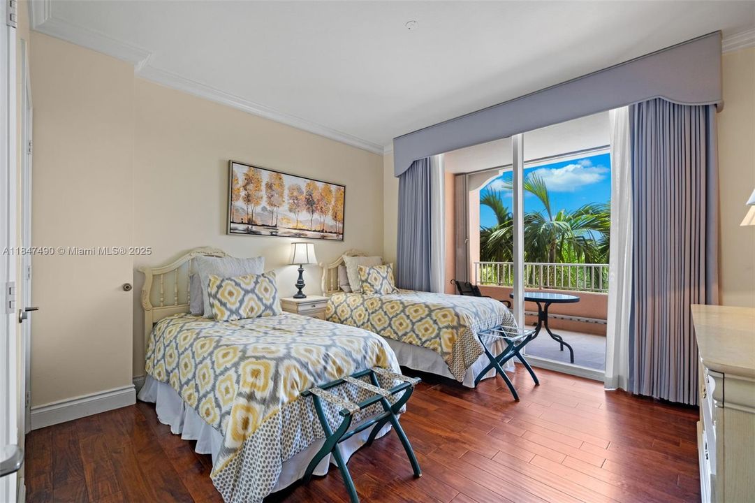 For Sale: $1,845,000 (2 beds, 2 baths, 2060 Square Feet)