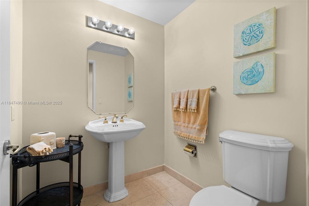 For Sale: $1,845,000 (2 beds, 2 baths, 2060 Square Feet)