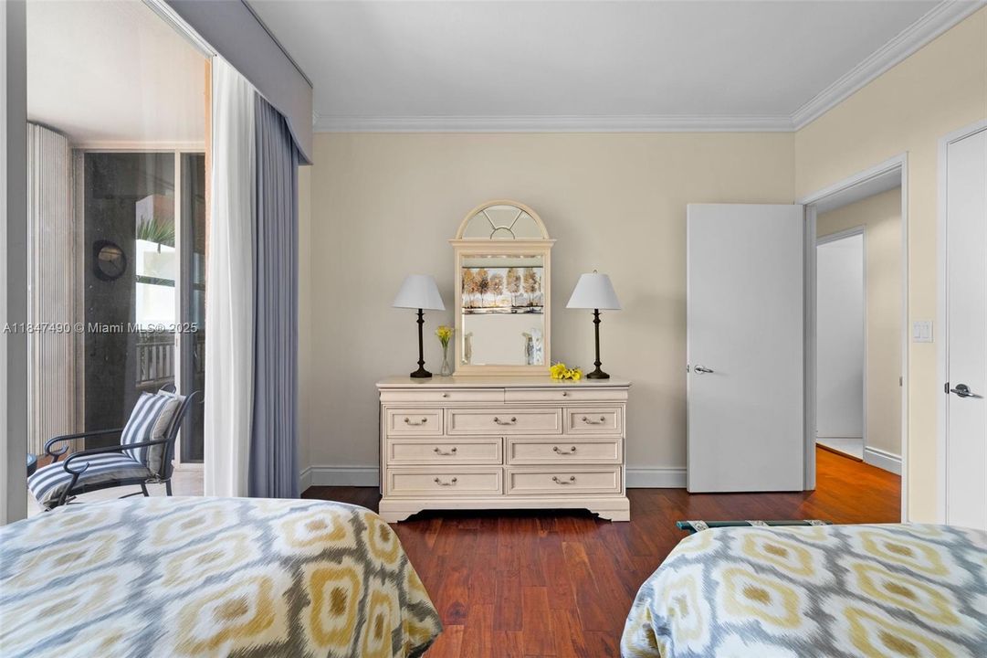 For Sale: $1,845,000 (2 beds, 2 baths, 2060 Square Feet)