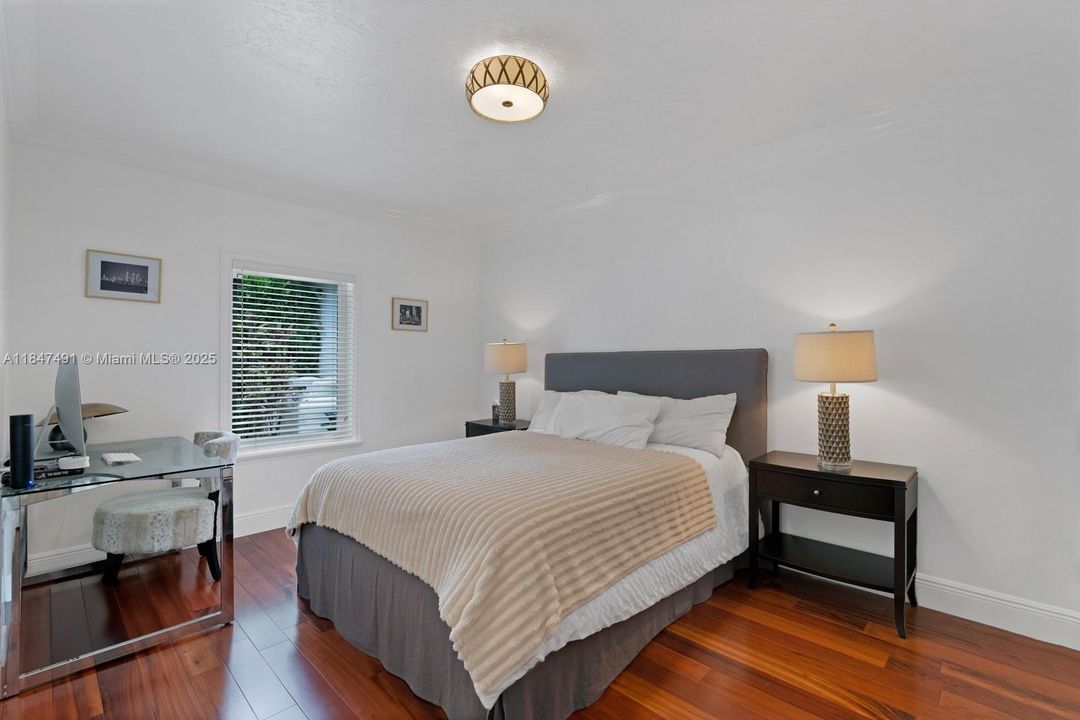 合同活跃: $3,995,000 (6 贝兹, 5 浴室, 4235 平方英尺)