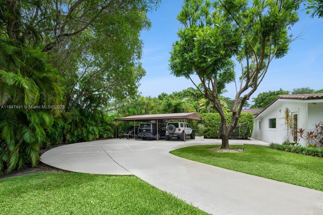 合同活跃: $3,995,000 (6 贝兹, 5 浴室, 4235 平方英尺)