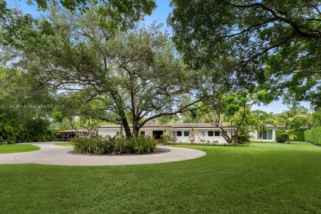 合同活跃: $3,995,000 (6 贝兹, 5 浴室, 4235 平方英尺)