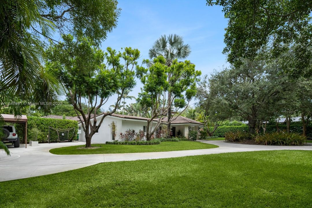 合同活跃: $3,995,000 (6 贝兹, 5 浴室, 4235 平方英尺)