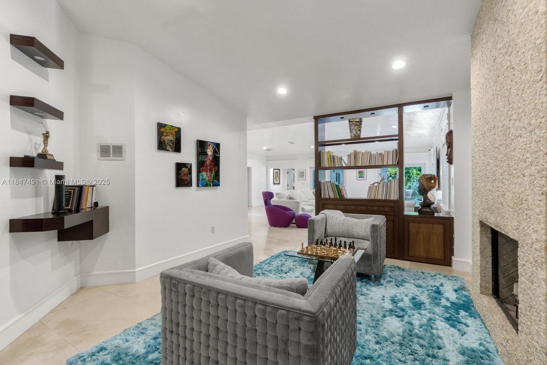 合同活跃: $3,995,000 (6 贝兹, 5 浴室, 4235 平方英尺)