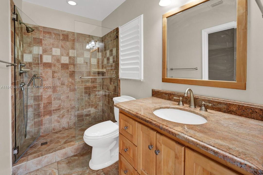 合同活跃: $850,000 (4 贝兹, 3 浴室, 2554 平方英尺)