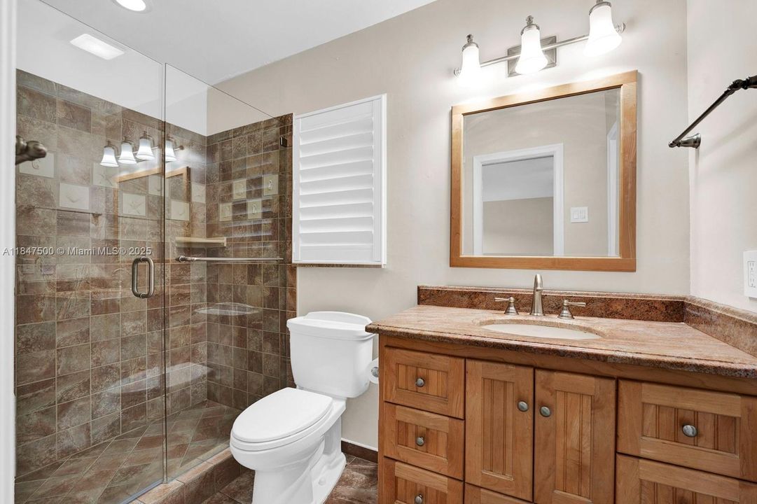 合同活跃: $850,000 (4 贝兹, 3 浴室, 2554 平方英尺)