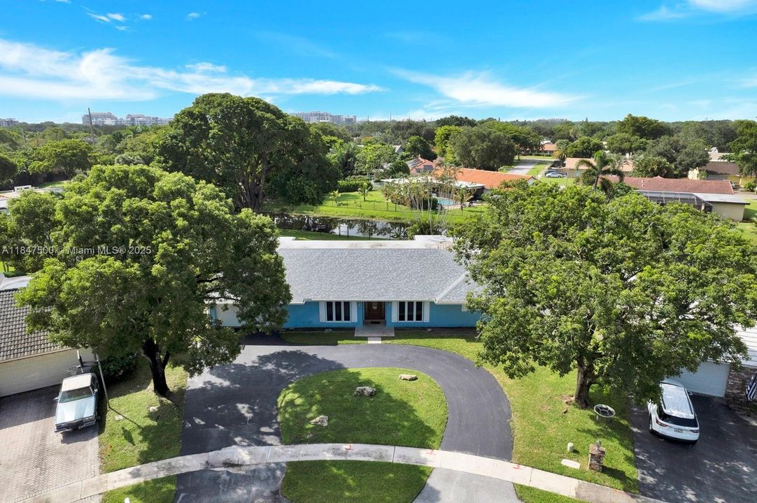 合同活跃: $850,000 (4 贝兹, 3 浴室, 2554 平方英尺)