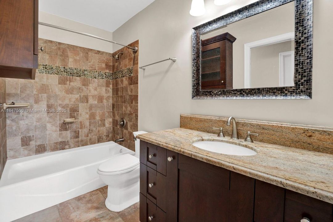 合同活跃: $850,000 (4 贝兹, 3 浴室, 2554 平方英尺)