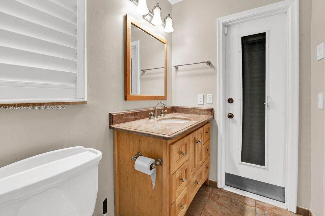 合同活跃: $850,000 (4 贝兹, 3 浴室, 2554 平方英尺)