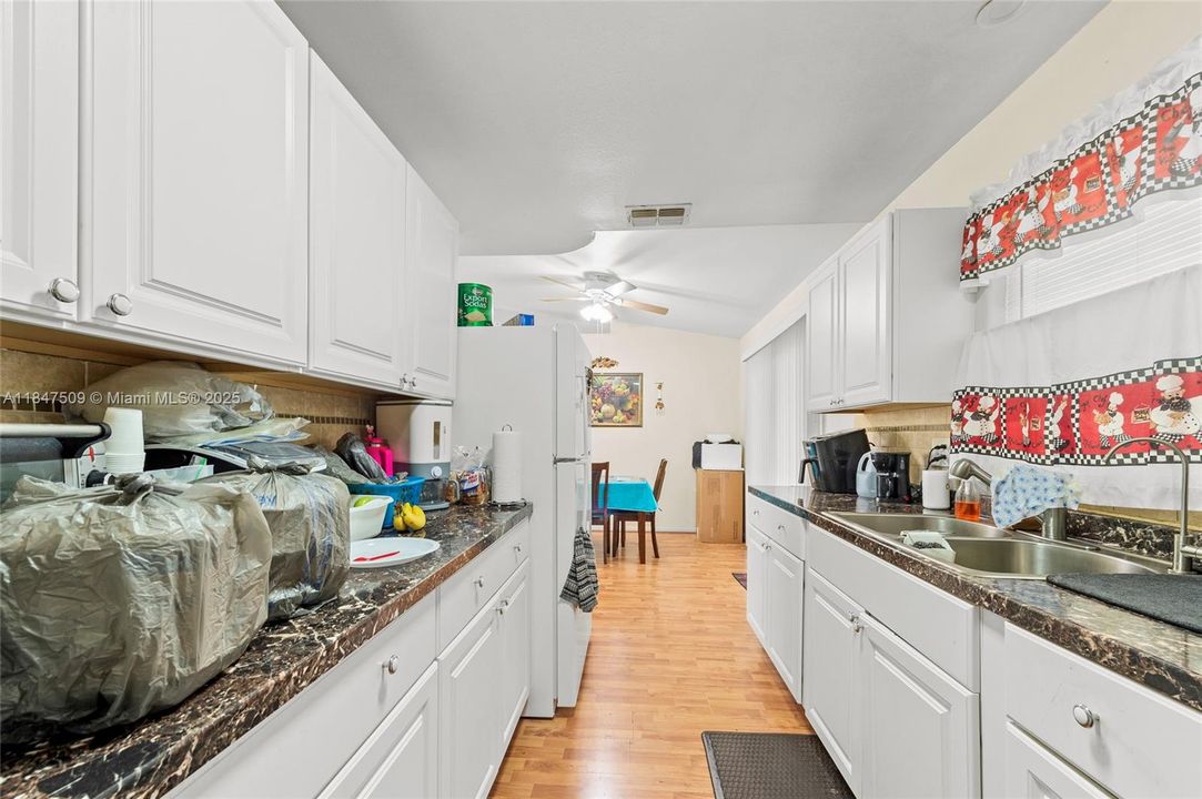 Недавно продано: $229,900 (3 спален, 2 ванн, 1144 Квадратных фут)