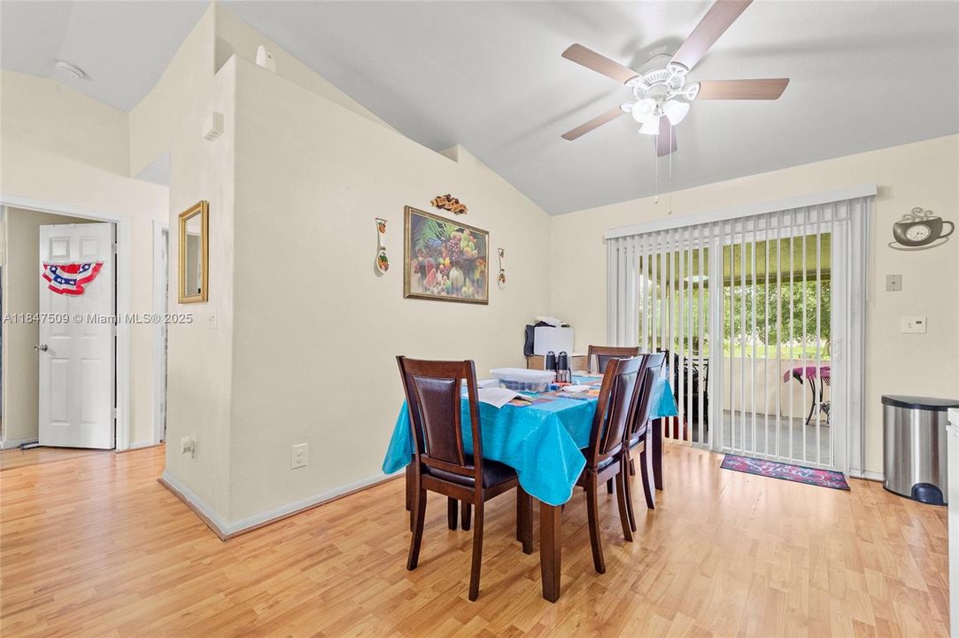 Недавно продано: $229,900 (3 спален, 2 ванн, 1144 Квадратных фут)