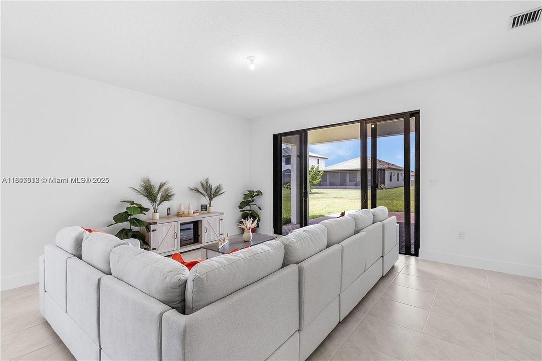 出租: $2,700 (3 贝兹, 2 浴室, 0 平方英尺)