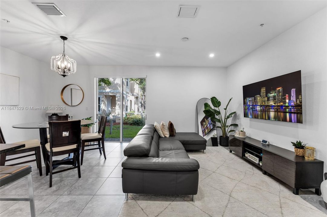 For Sale: $229,900 (3 beds, 2 baths, 1151 Square Feet)