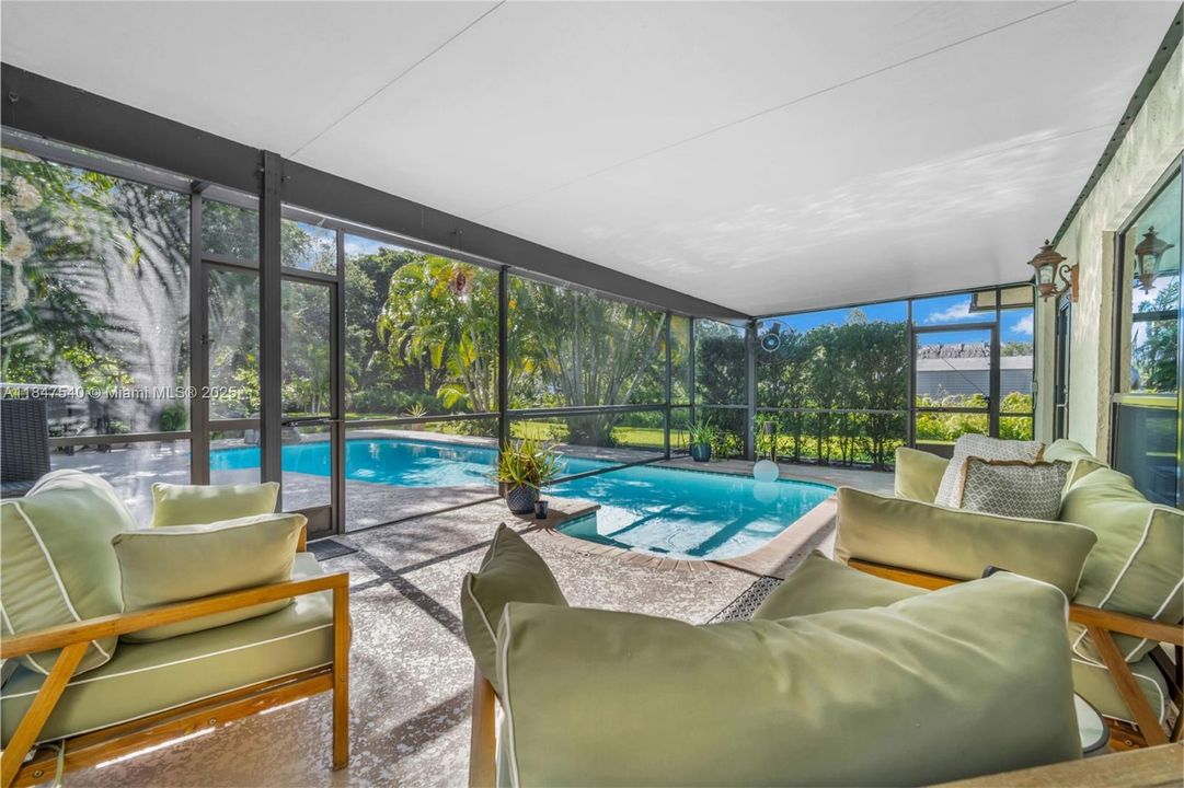 Недавно продано: $1,769,000 (4 спален, 3 ванн, 3288 Квадратных фут)