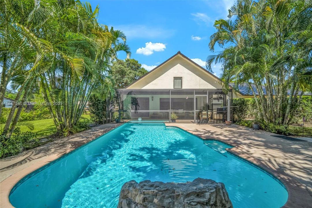 Недавно продано: $1,769,000 (4 спален, 3 ванн, 3288 Квадратных фут)