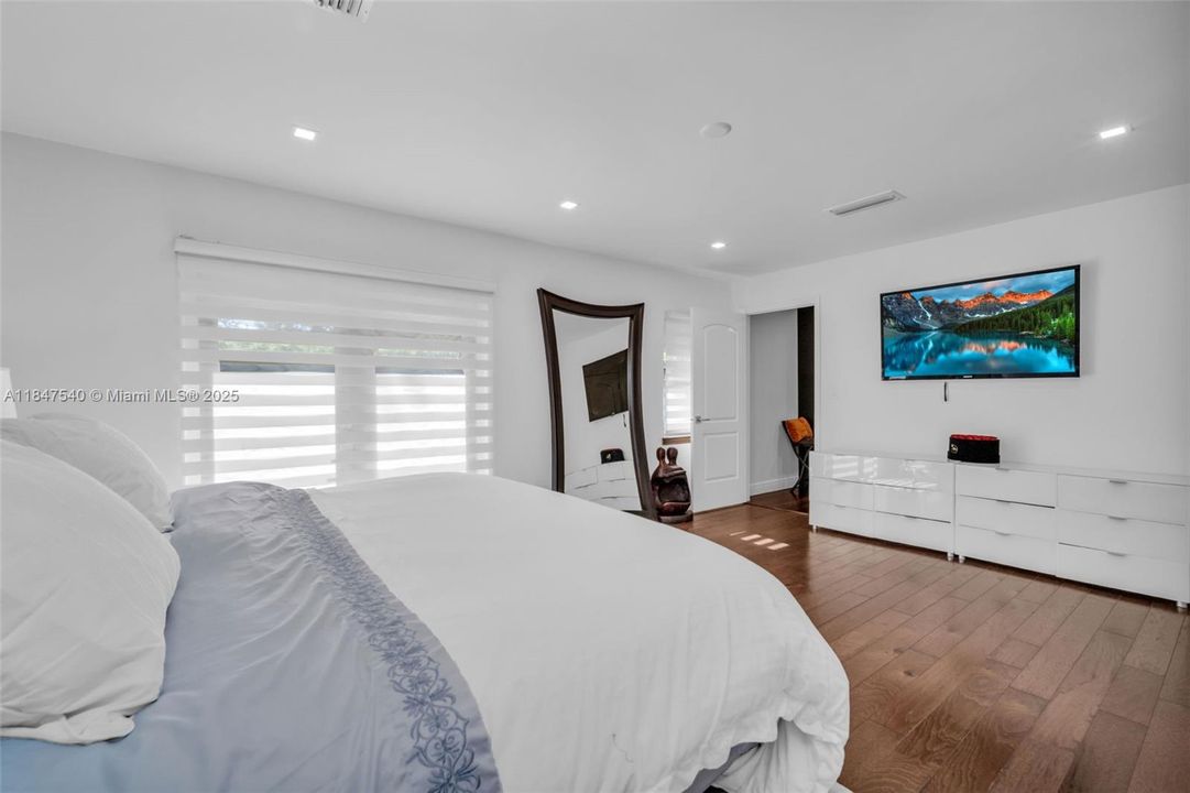 Недавно продано: $1,769,000 (4 спален, 3 ванн, 3288 Квадратных фут)