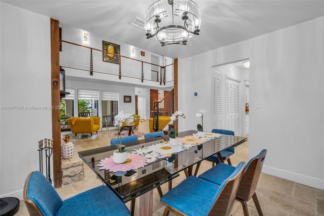 Недавно продано: $1,769,000 (4 спален, 3 ванн, 3288 Квадратных фут)